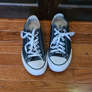 Black converse low top